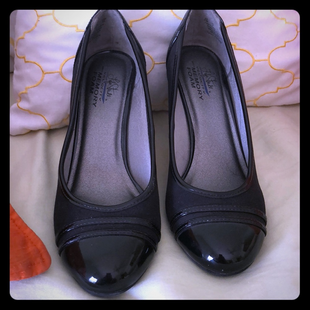 Black round toe heels